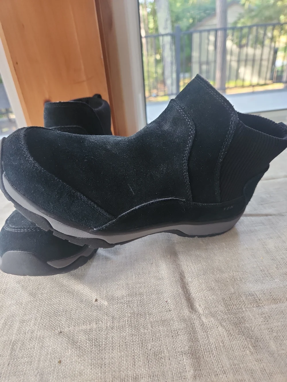 Womens 8 Black Slip-On Suede LlBeanBoot-Sneakers